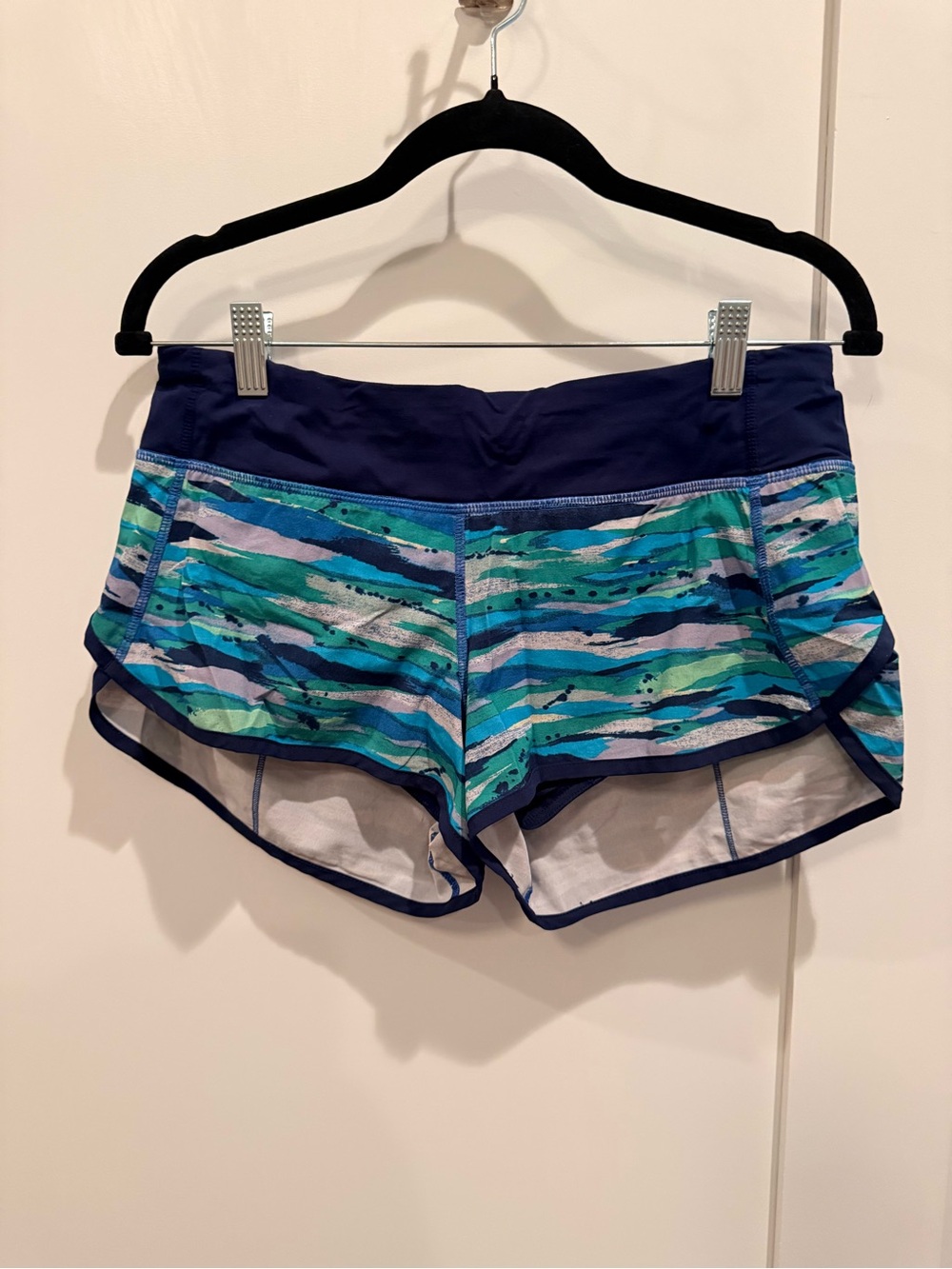 Lululemon Speed Shorts Size 6 2.5” Blue Green Abstract Print